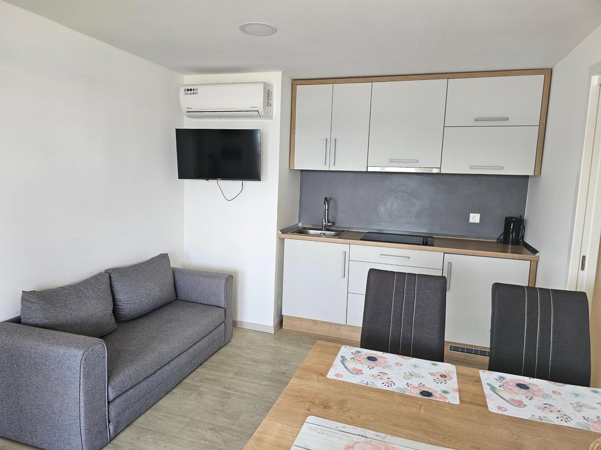 Mobile Home Tina Тисно Екстер'єр фото